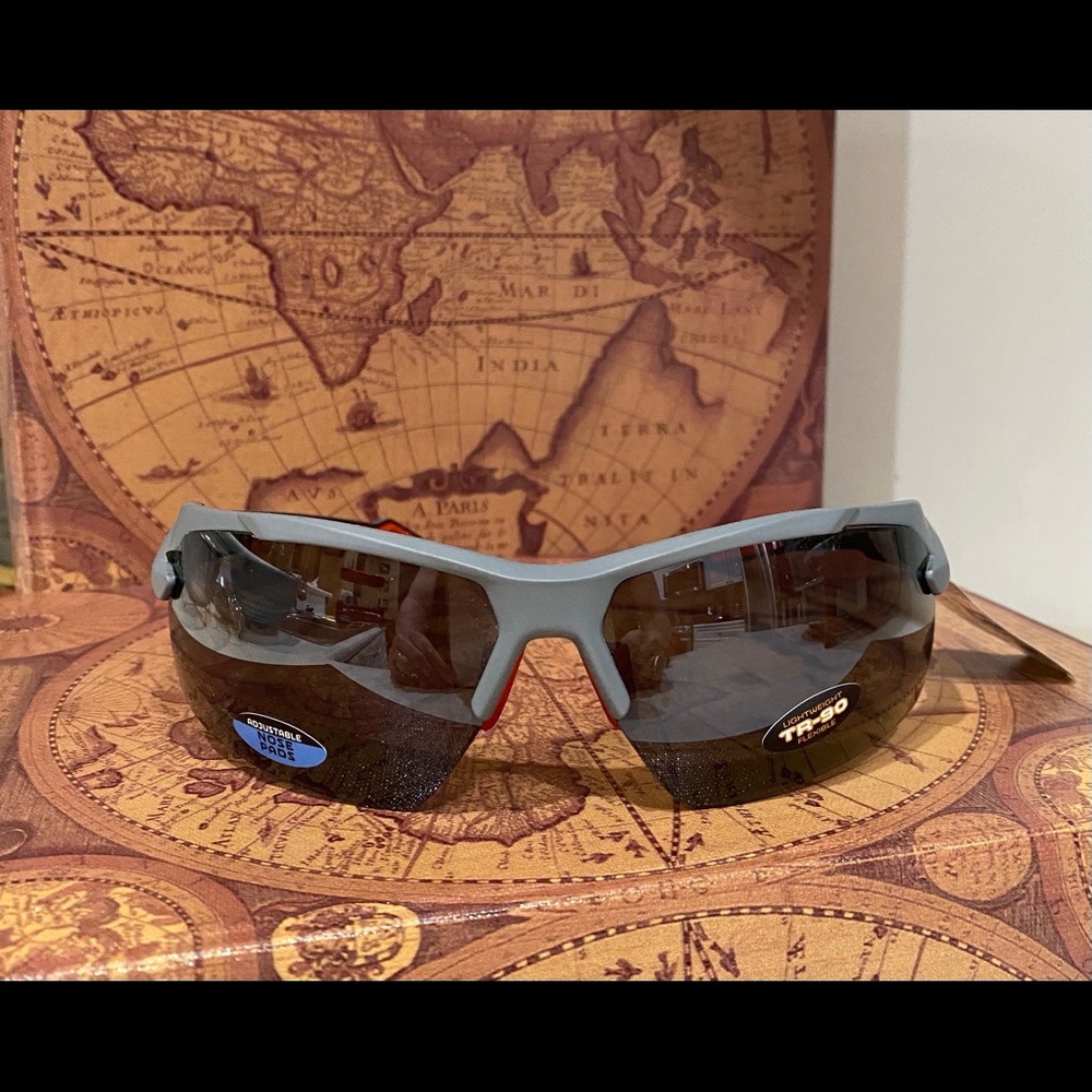 Pugs sunglasses adjustable nose pad